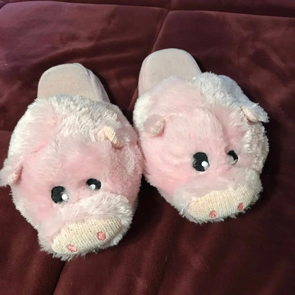 Slippers Pig plush massaging scuff’s house shoes size 6.5-8.5.